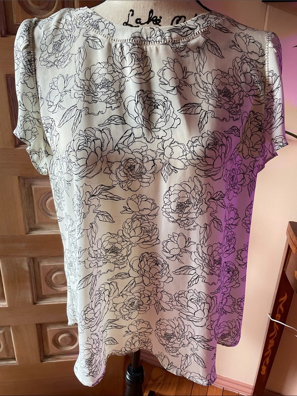 41 Hawthorn Cream Blouse with Black Floral Outline Stitch fix!!